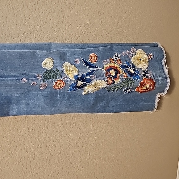 NWT Waist: 26"-28" - Picture 2 of 8